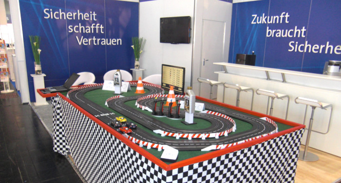 Messestand: 2spurige digitale Carrerabahn