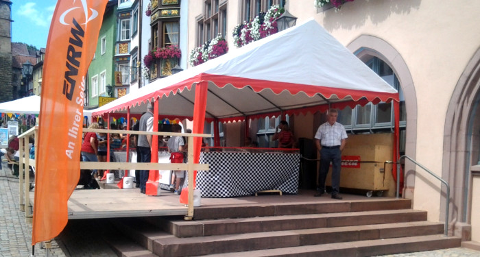 Veranstaltung im Außenbereich: Carrerabahn im Zelt auf Marktplatz