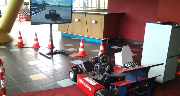 Formel 1 Simulator mieten | Kart Monitor - Rennsimulator