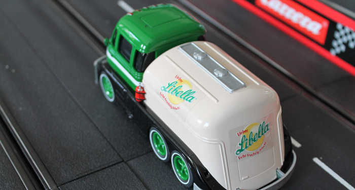 Carrerabahn Branding | Fahrzeugbranding LKW
